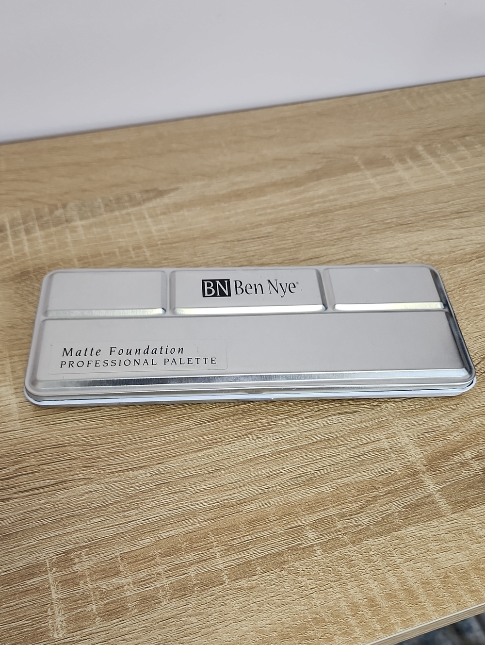 Ben Nye Matte Foundation Palette - Silver Metal Case